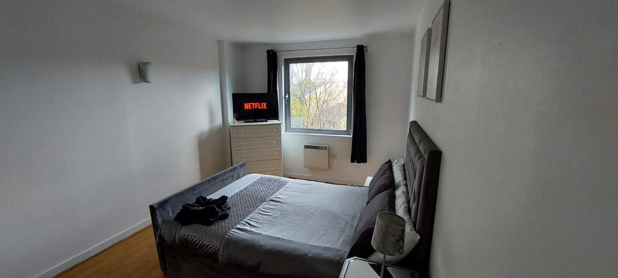 Charming 1bdr Serviced Condo! 4 Guests Pool N Free Parking * Londres