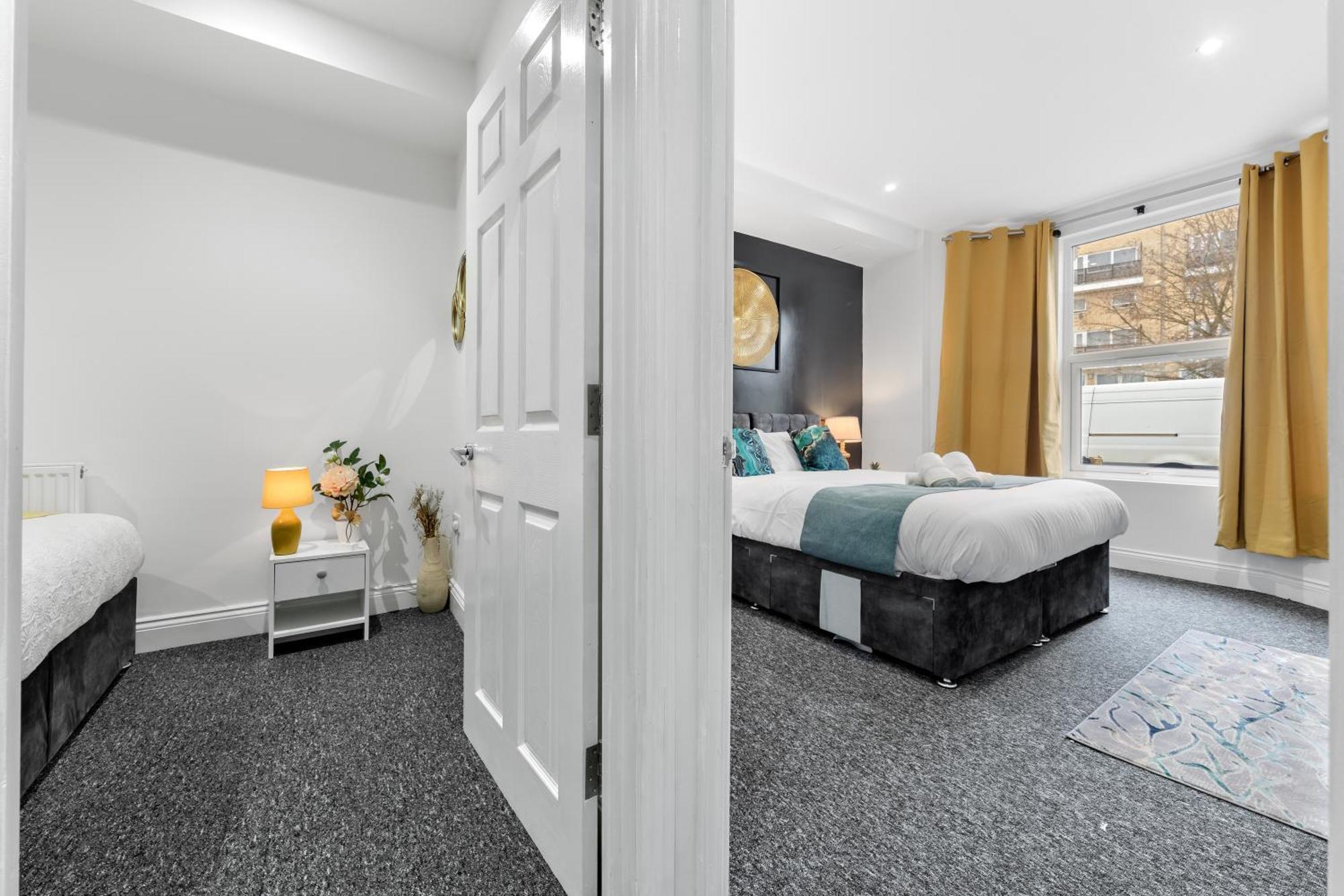 Stylish 2 Bedroom Haven In Zone 2-15 Mins To Central London- Garden & Parking Available! 5 Beds-Sleeps 6 People- Instant Book & Self Check-In! Save 20 Percent On Stays Of 7 Nights Or More ! * Londres