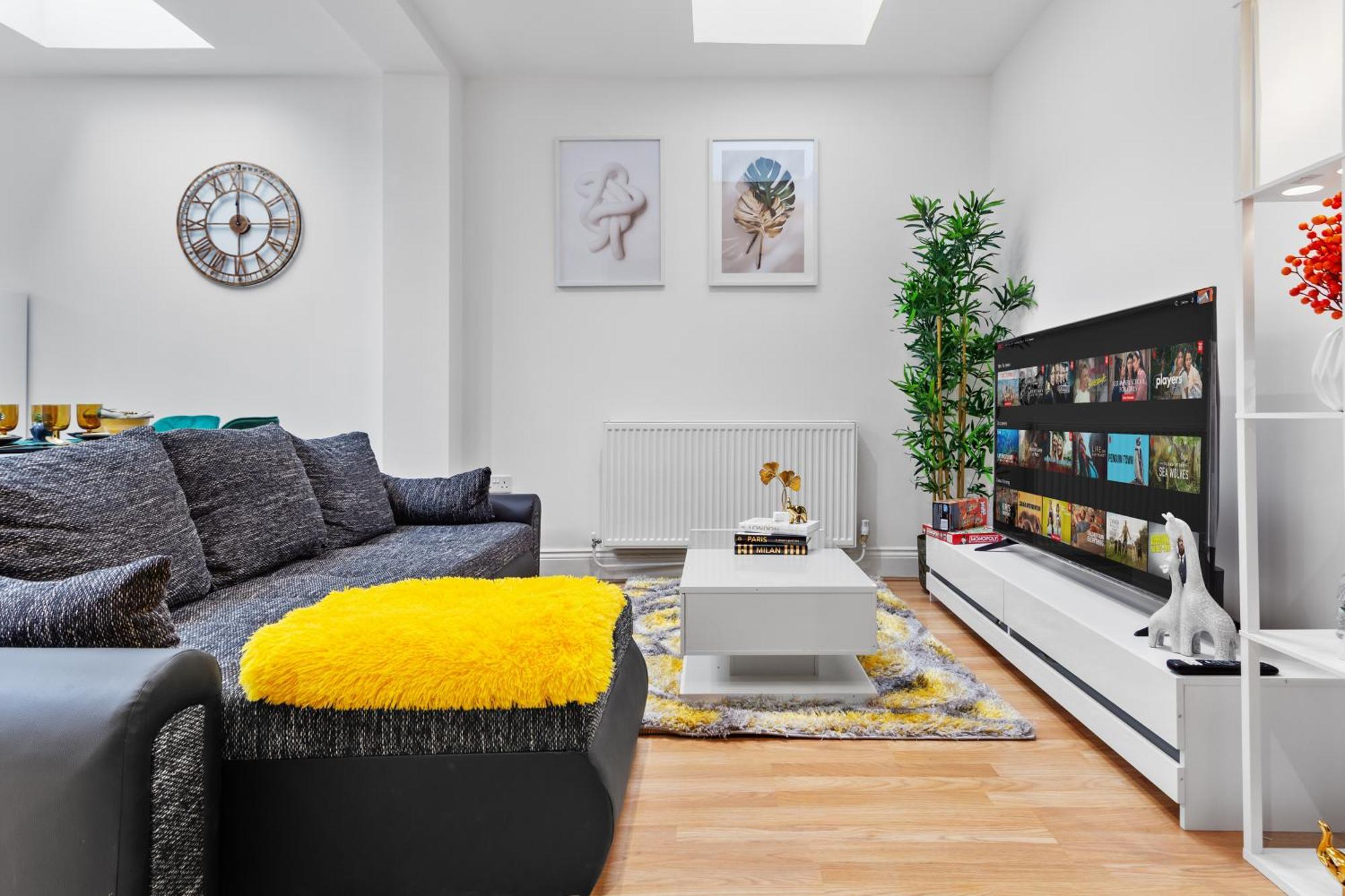 Stylish 2 Bedroom Haven In Zone 2-15 Mins To Central London- Garden & Parking Available! 5 Beds-Sleeps 6 People- Instant Book & Self Check-In! Save 20 Percent On Stays Of 7 Nights Or More ! Appartement *