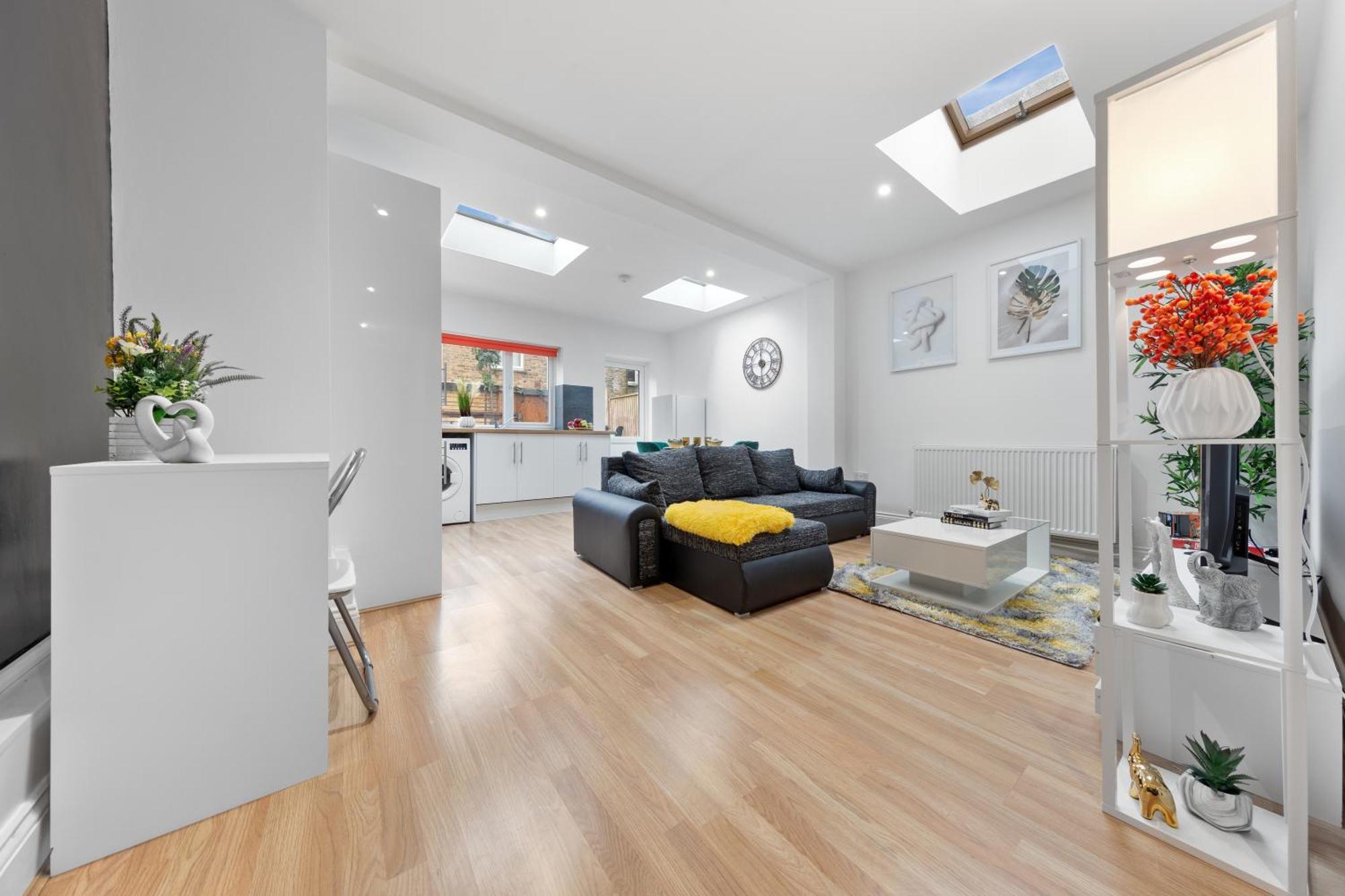 Stylish 2 Bedroom Haven In Zone 2-15 Mins To Central London- Garden & Parking Available! 5 Beds-Sleeps 6 People- Instant Book & Self Check-In! Save 20 Percent On Stays Of 7 Nights Or More ! Appartement Londres