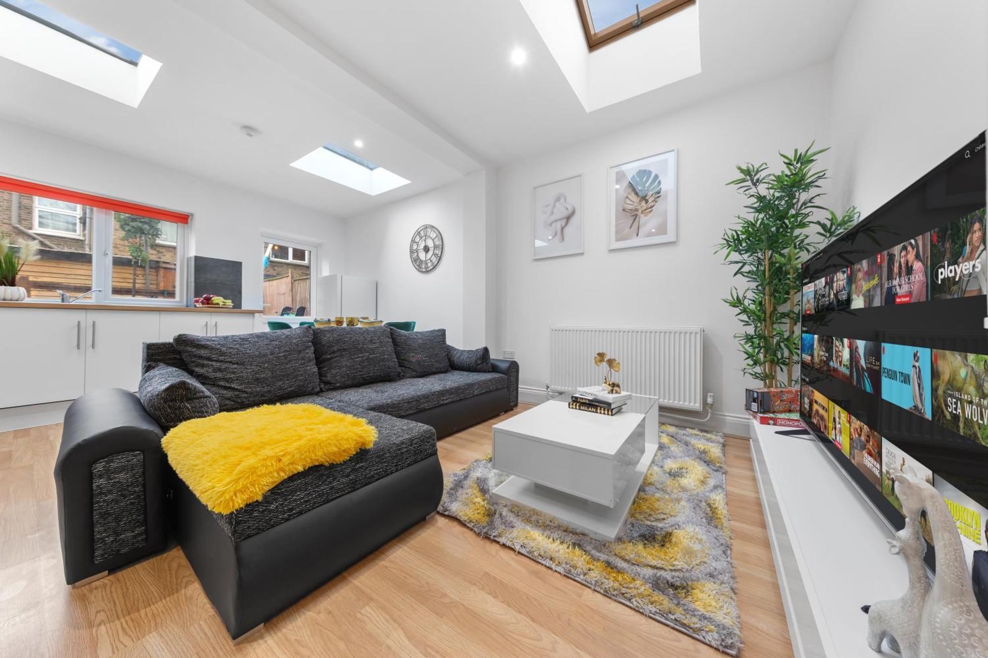 Appartement Stylish 2 Bedroom Haven In Zone 2-15 Mins To Central London- Garden & Parking Available! 5 Beds-Sleeps 6 People- Instant Book & Self Check-In! Save 20 Percent On Stays Of 7 Nights Or More ! *