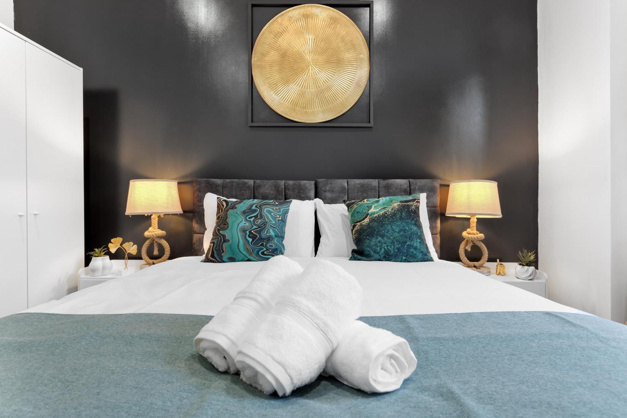 Stylish 2 Bedroom Haven In Zone 2-15 Mins To Central London- Garden & Parking Available! 5 Beds-Sleeps 6 People- Instant Book & Self Check-In! Save 20 Percent On Stays Of 7 Nights Or More ! Appartement *