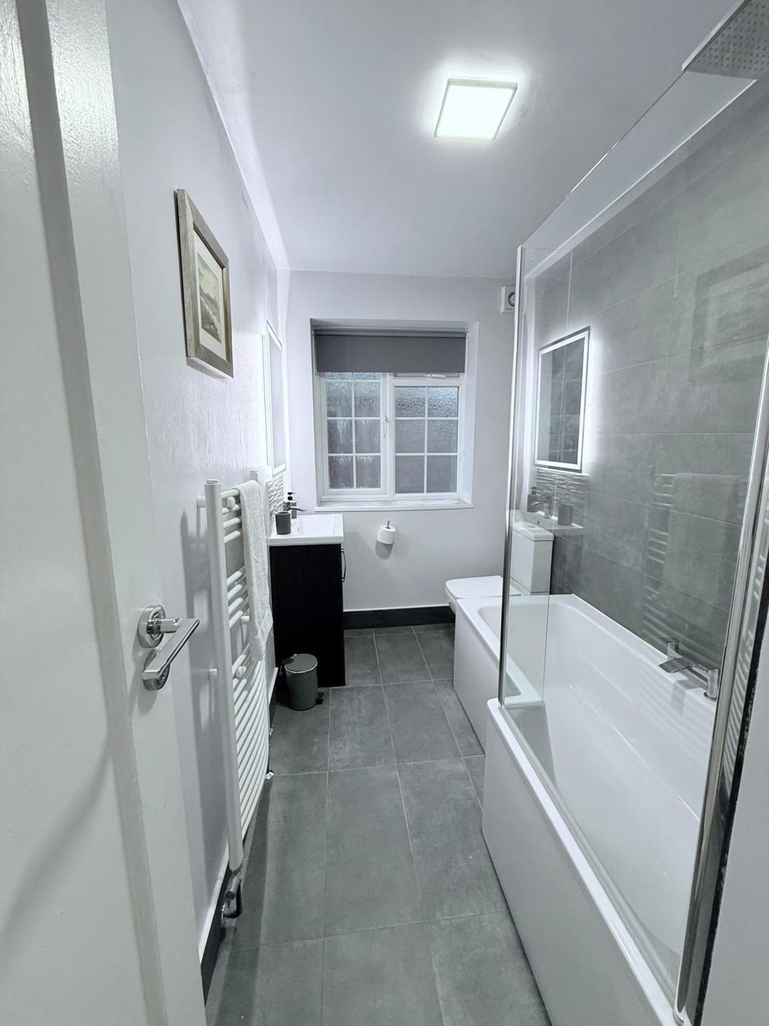 Staylondon - Sleeps 6 With Free Parking - Tourist, Concerts & Matches