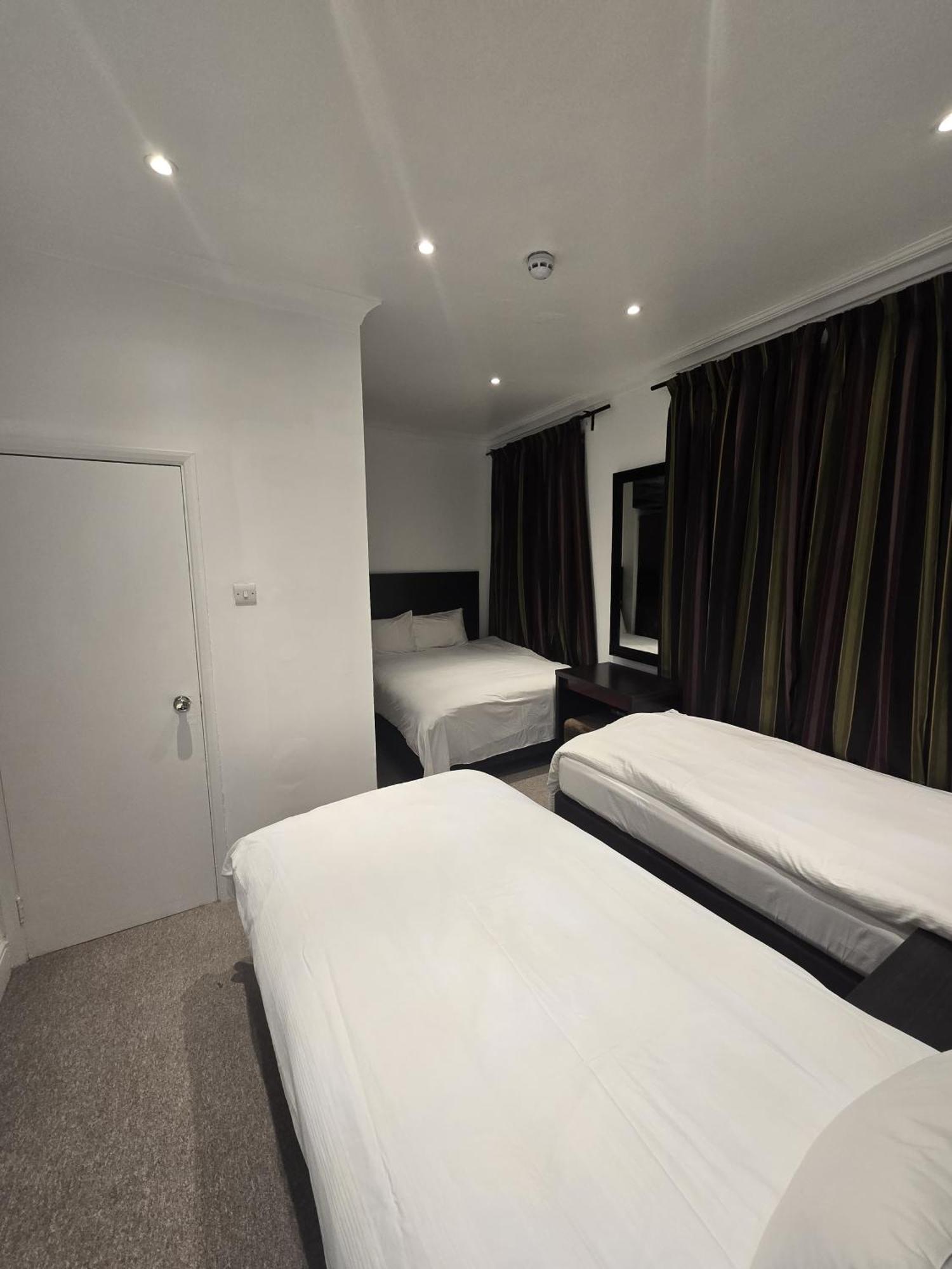 L S Hotel 2*