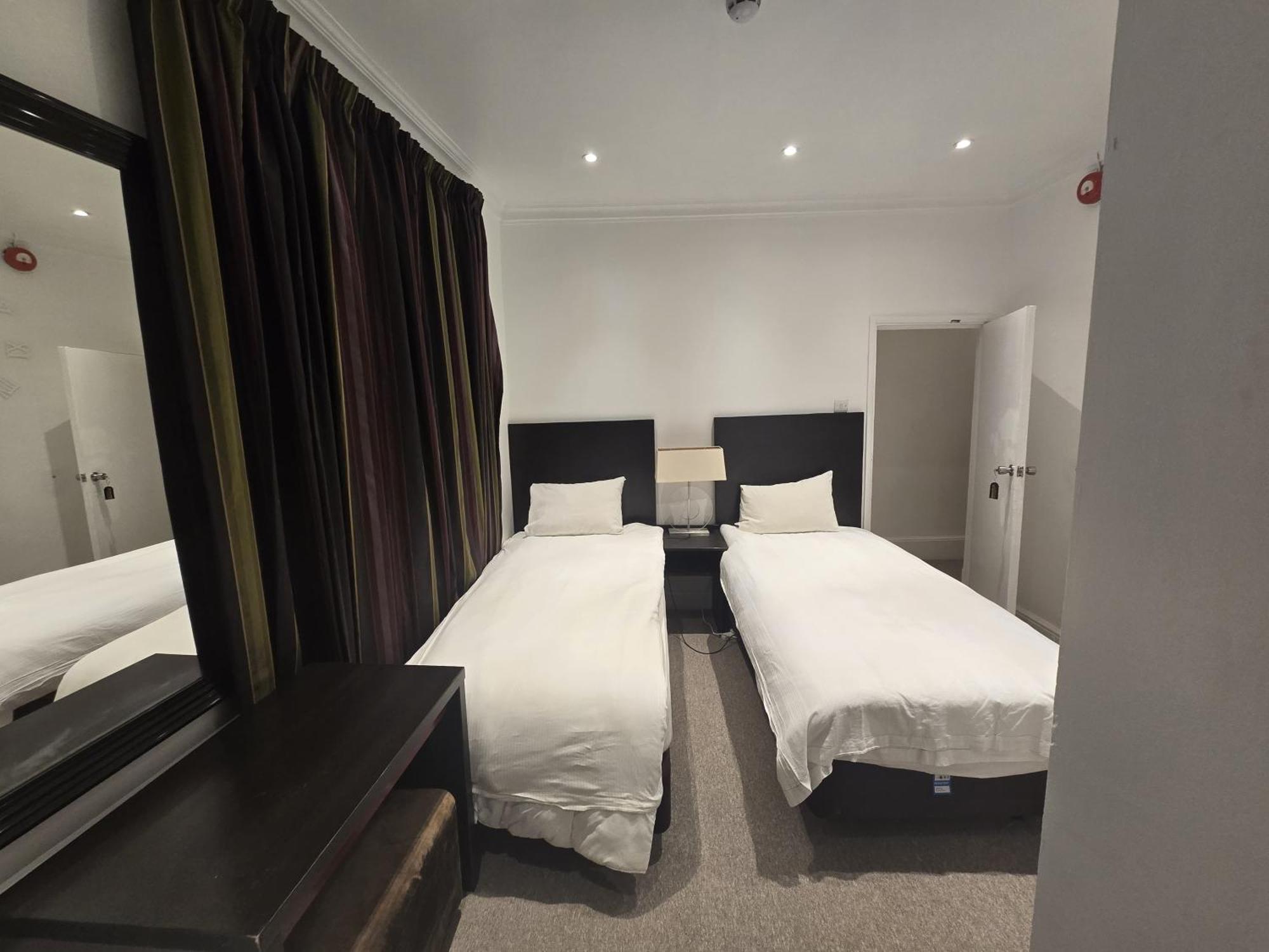 L S Hotel Londres