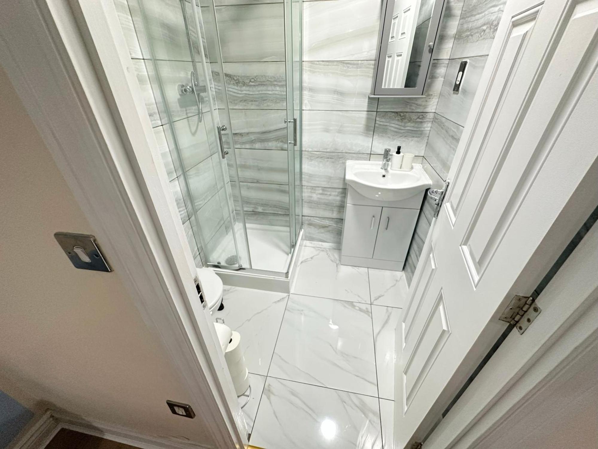 Olive Immaculate Wembley Apartment, 15mins To London, By Edens Appartement *