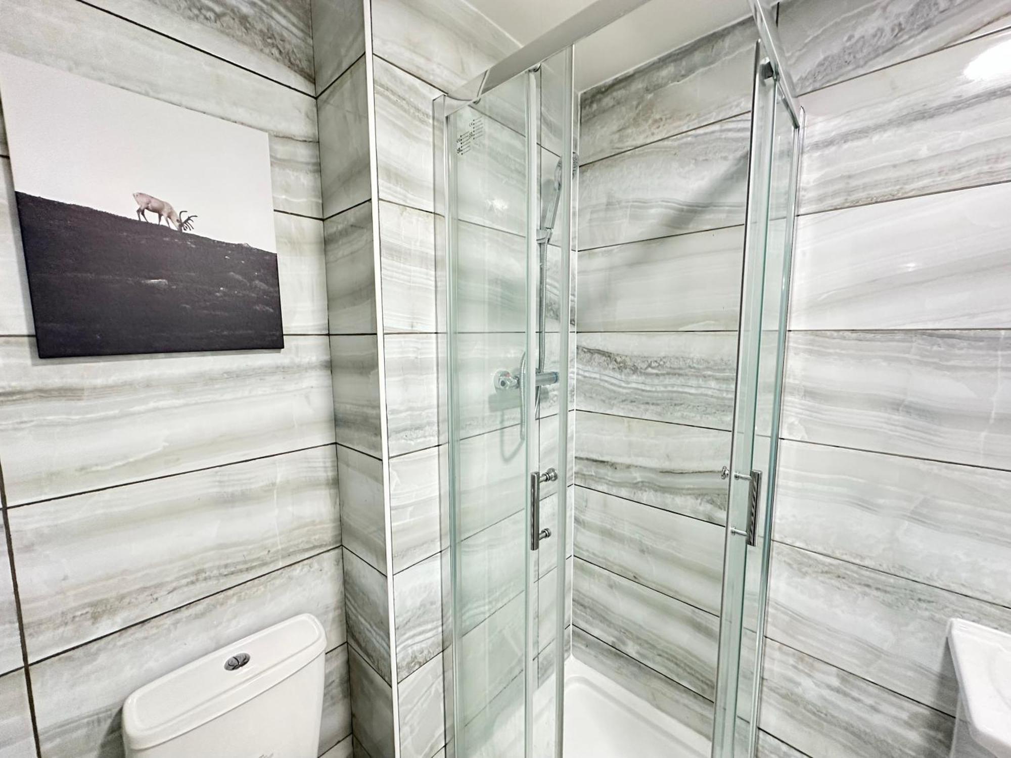 Olive Immaculate Wembley Apartment, 15mins To London, By Edens Appartement *