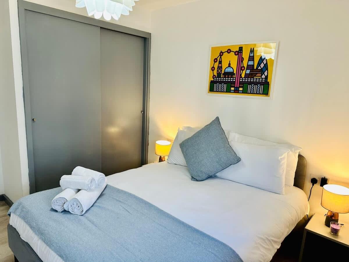 Hébergement de vacances Kensington Gardens 2 Bedroom Flat With A Balcony *