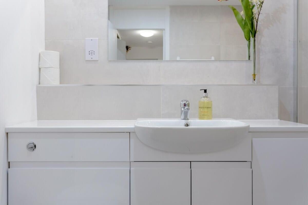Kensington Gardens 2 Bedroom Flat With A Balcony Hébergement de vacances