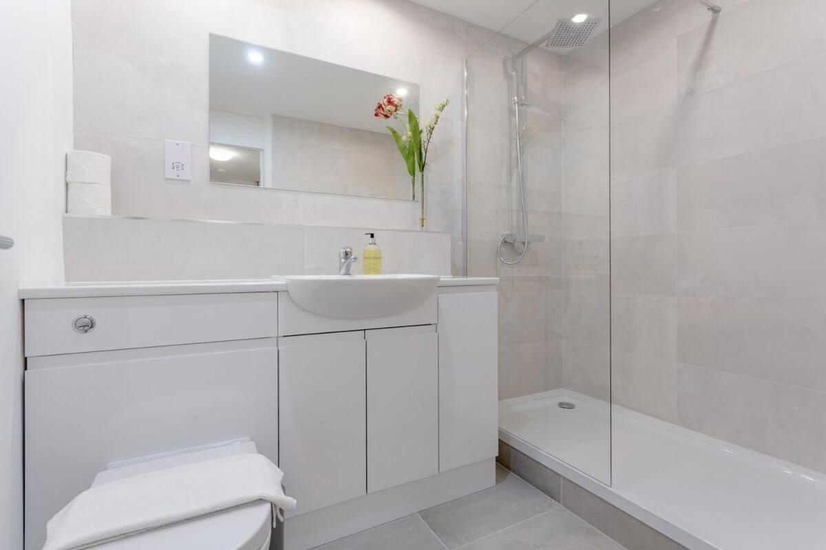 Hébergement de vacances Kensington Gardens 2 Bedroom Flat With A Balcony *