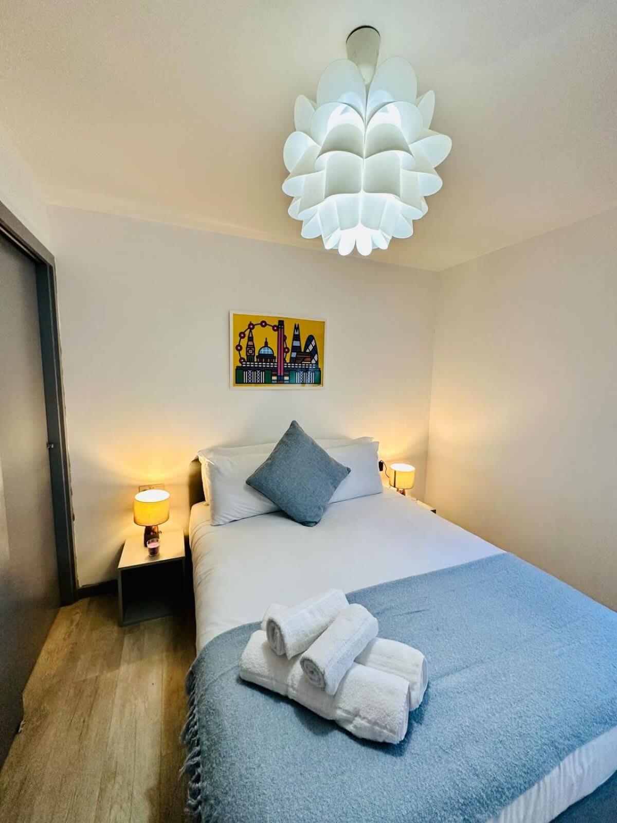 Kensington Gardens 2 Bedroom Flat With A Balcony Hébergement de vacances Londres