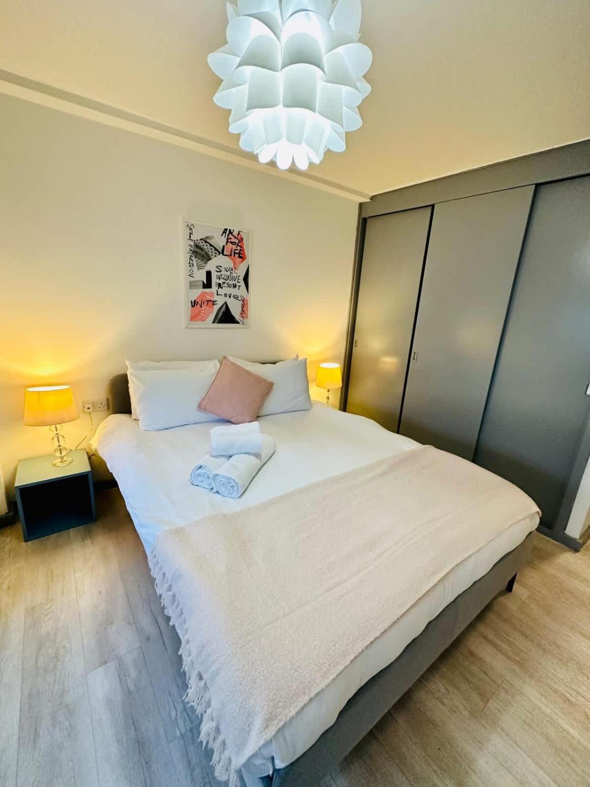 Kensington Gardens 2 Bedroom Flat With A Balcony Hébergement de vacances *
