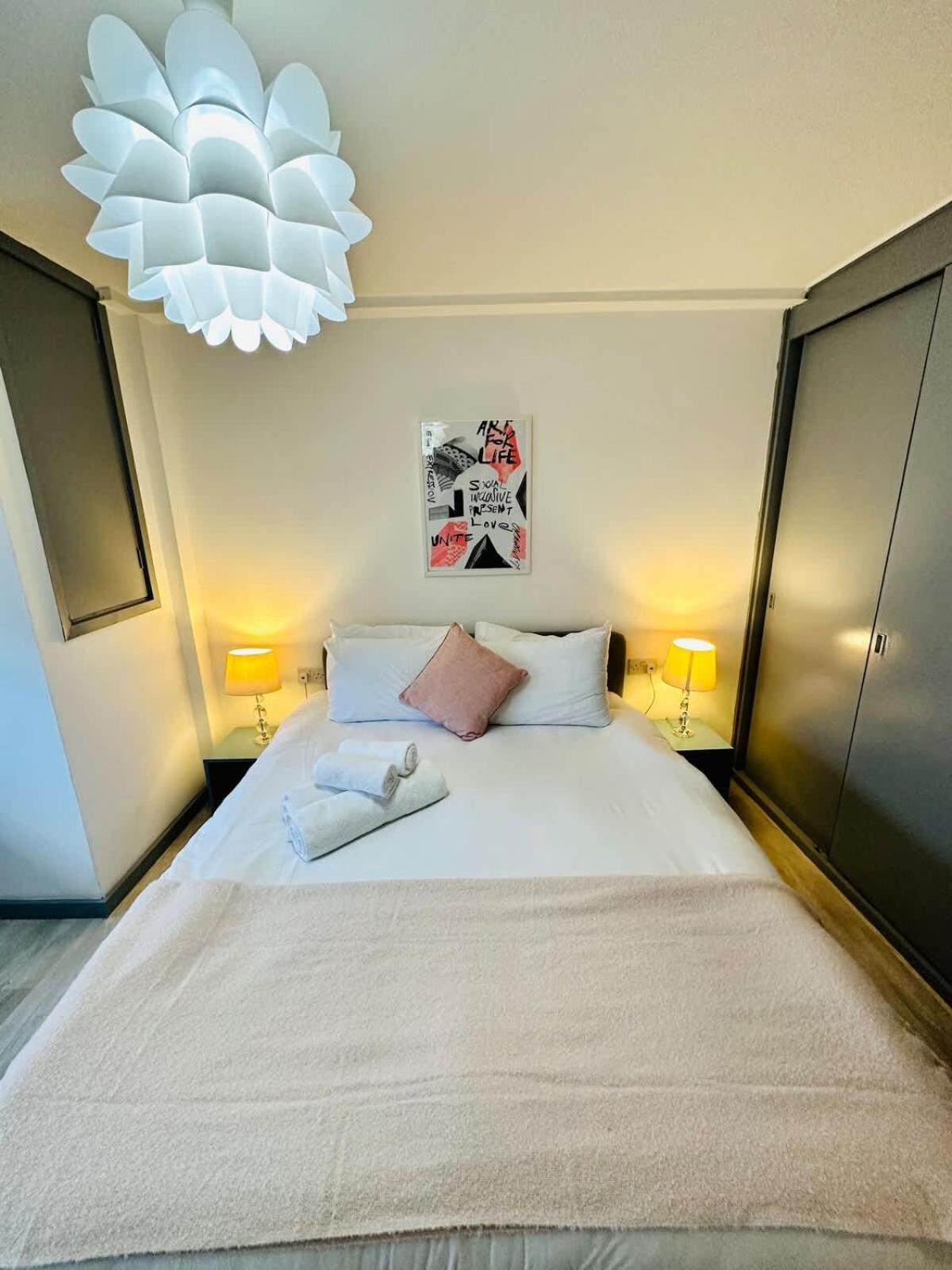 Kensington Gardens 2 Bedroom Flat With A Balcony Hébergement de vacances Londres