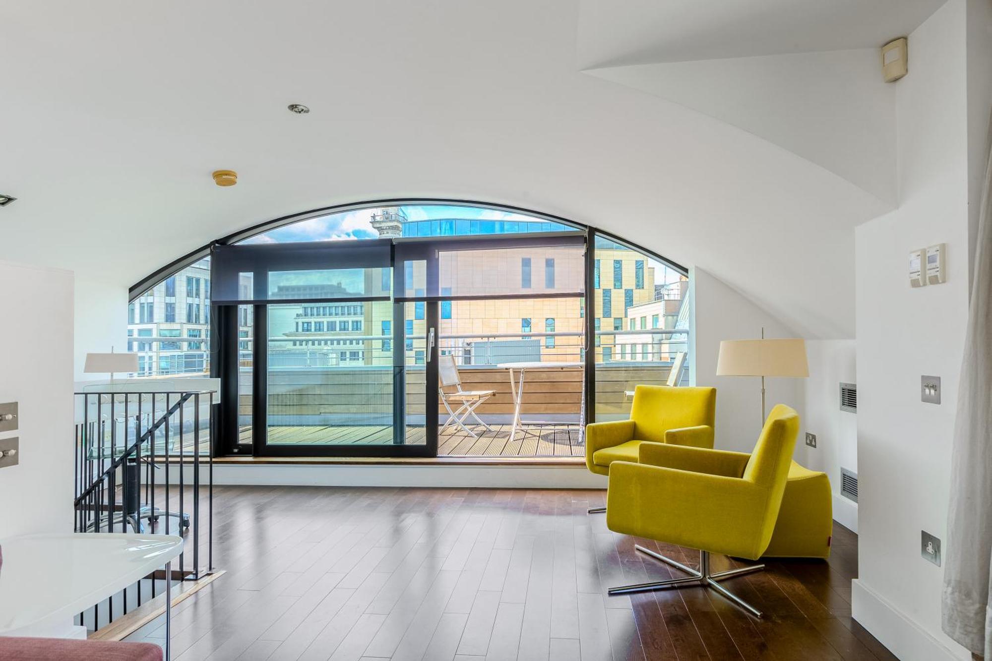 Modern Serviced 2 Minutes From Monument Tube Station London