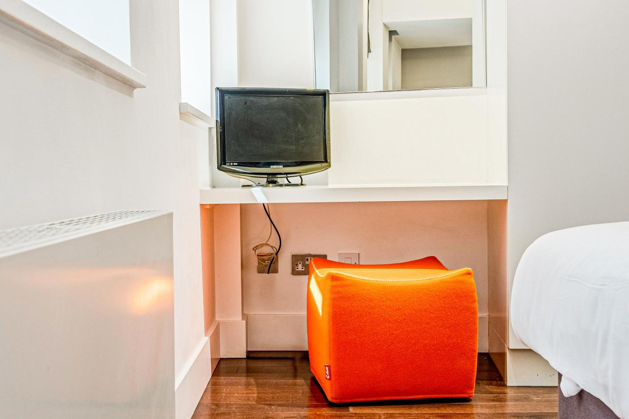 Modern Serviced 2 Minutes From Monument Tube Station London