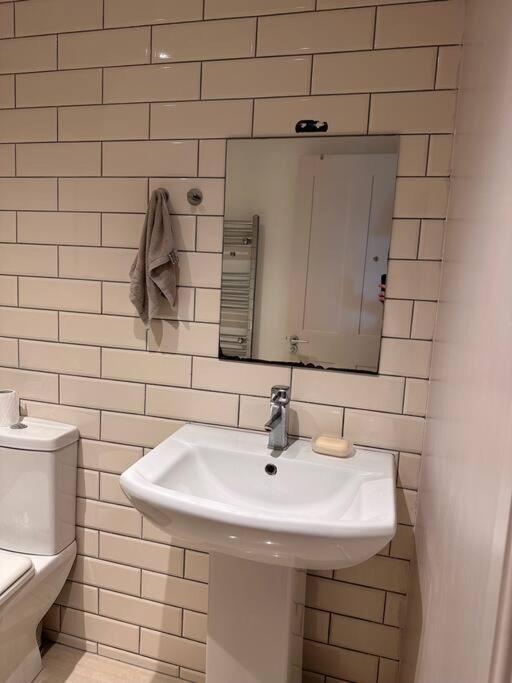 Comfortable 3-bed Flat In Vibrant Camberwell Londres