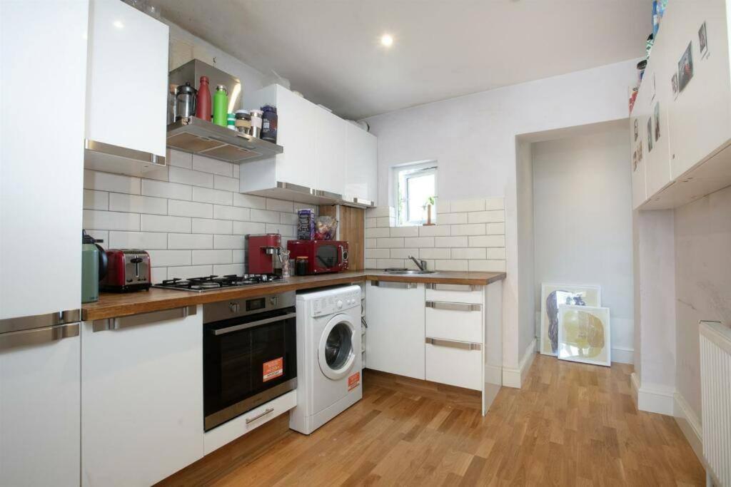 Comfortable 3-bed Flat In Vibrant Camberwell Appartement
