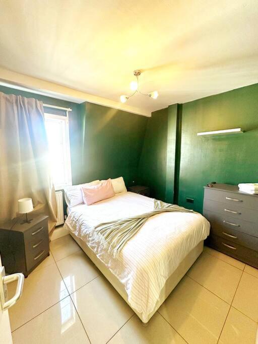 Appartement 3 Bed Comfortable Wk Londres