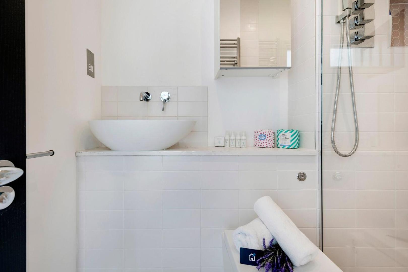 Modern And Bright Highgate Gem *