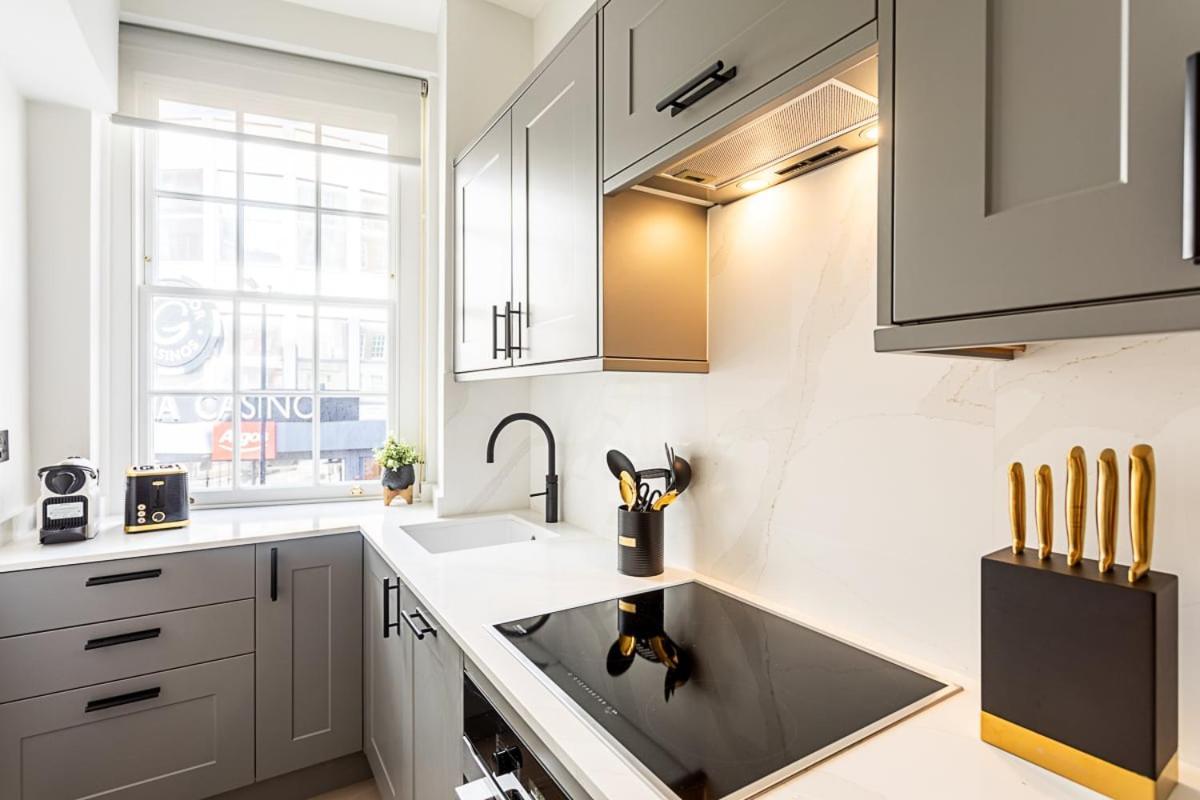 Modern Edgware Apartment *