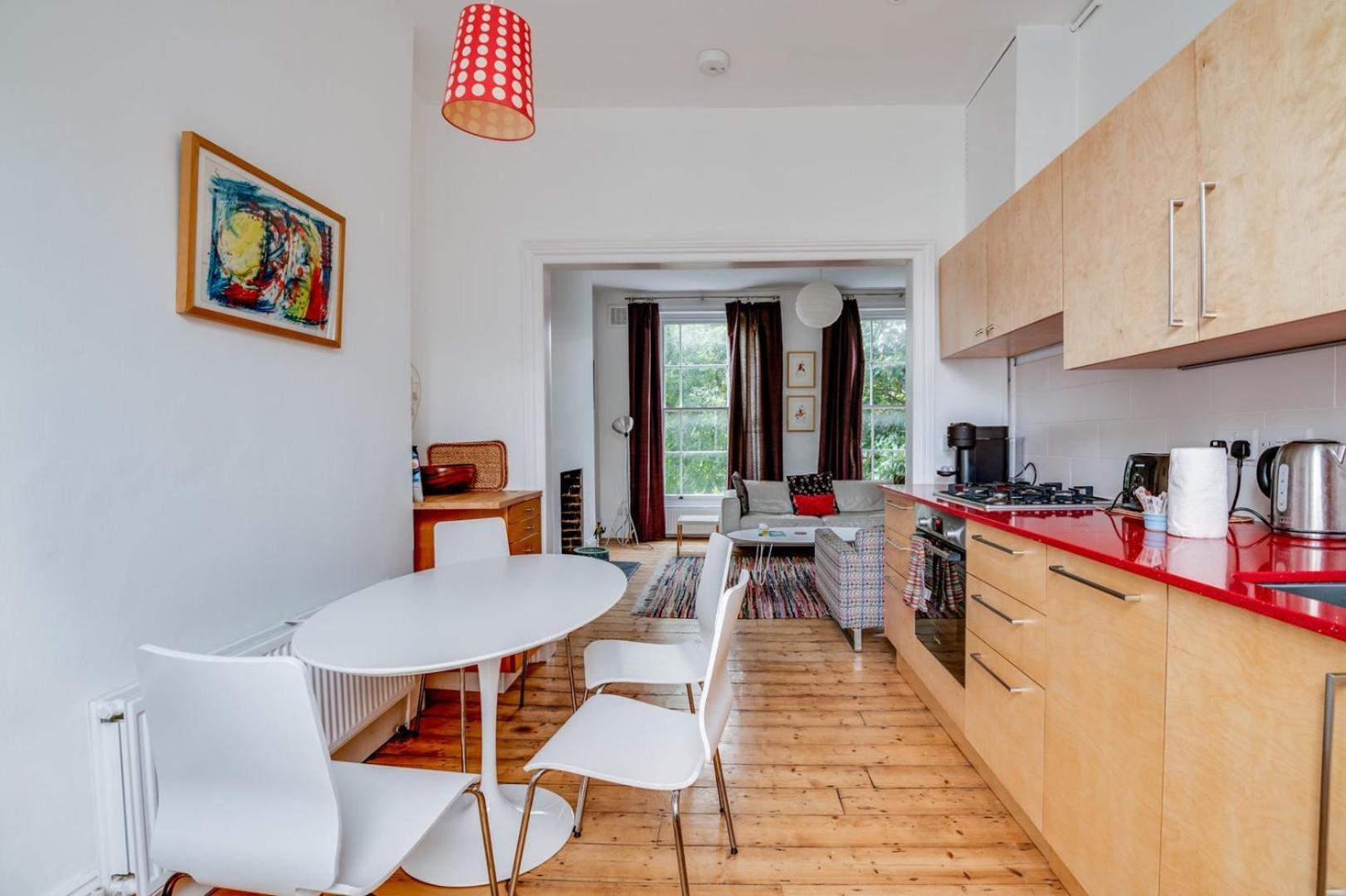 Сasa de vacaciones Bright Two Bedroom Near Vibrant Camden Town Londres