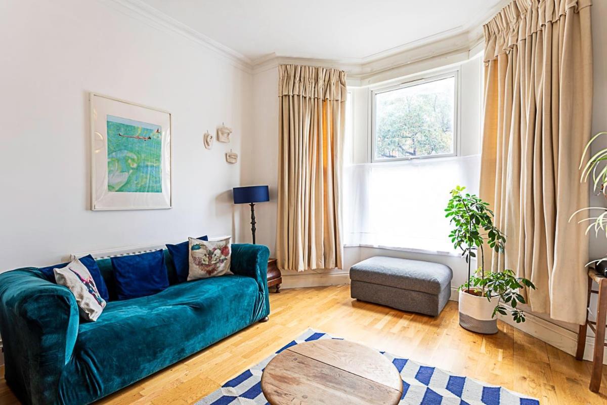 Apartment Charming Acton Dollhouse London