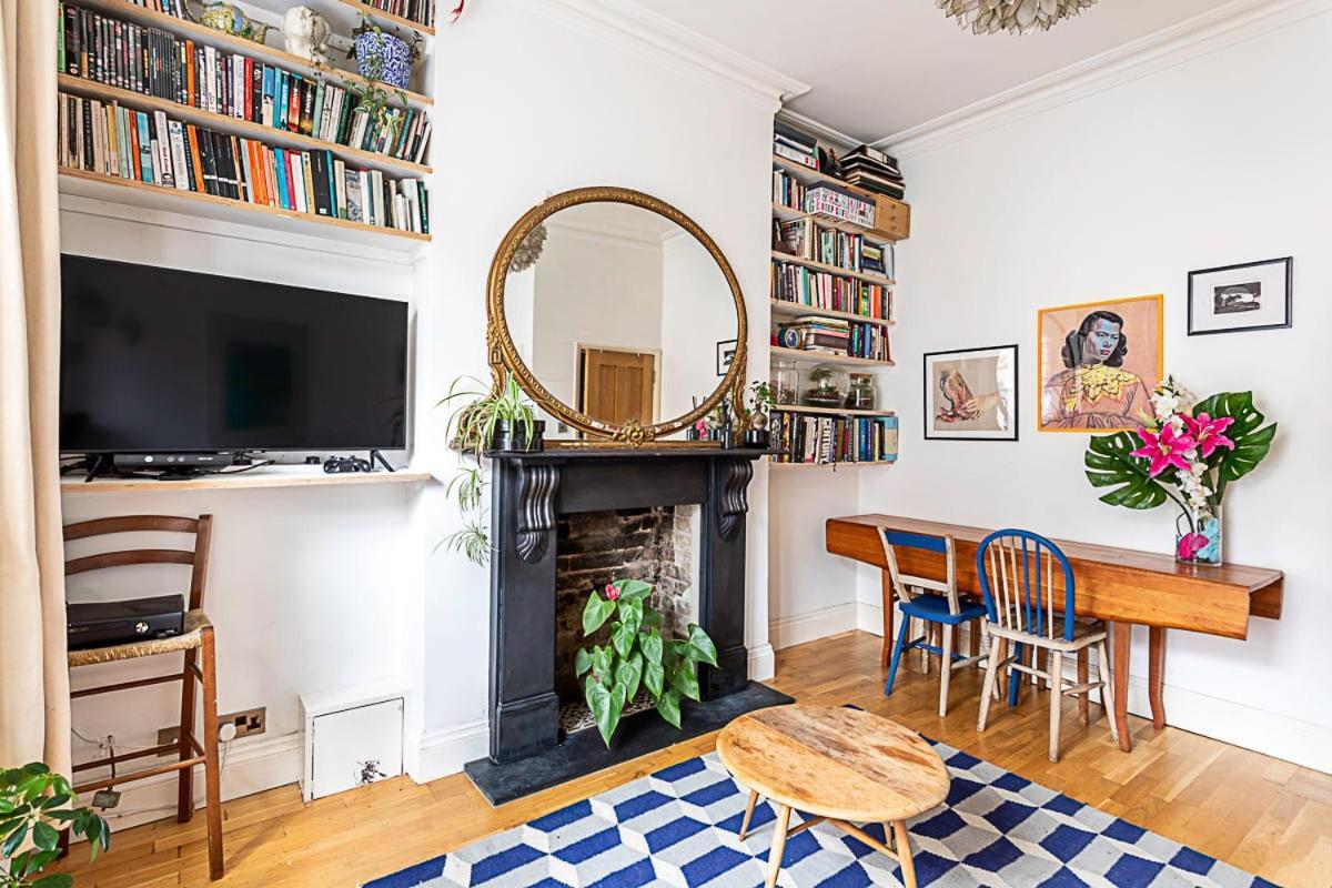 Charming Acton Dollhouse * London