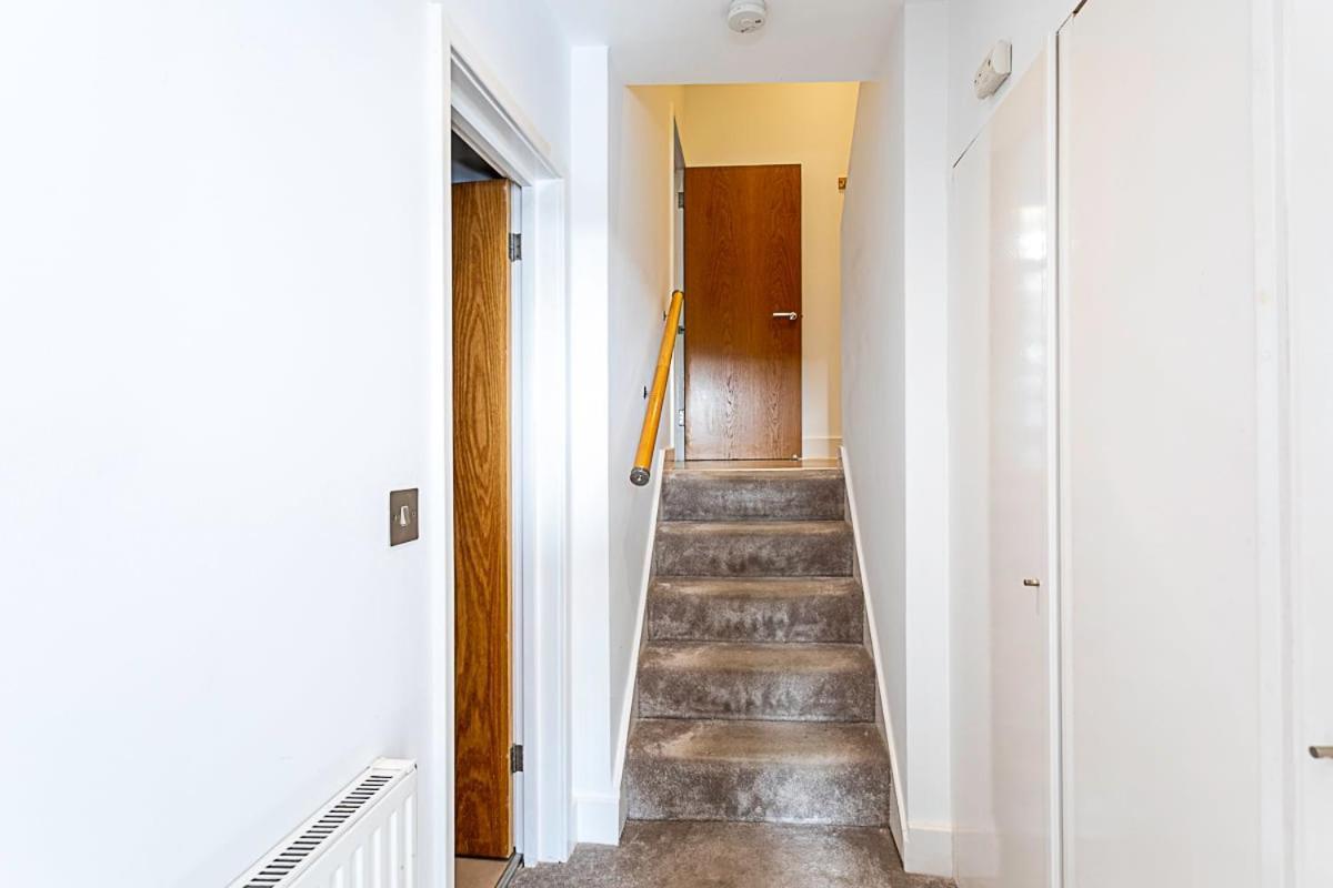 Elegant 3 Bed In Earl's Court Apartment
