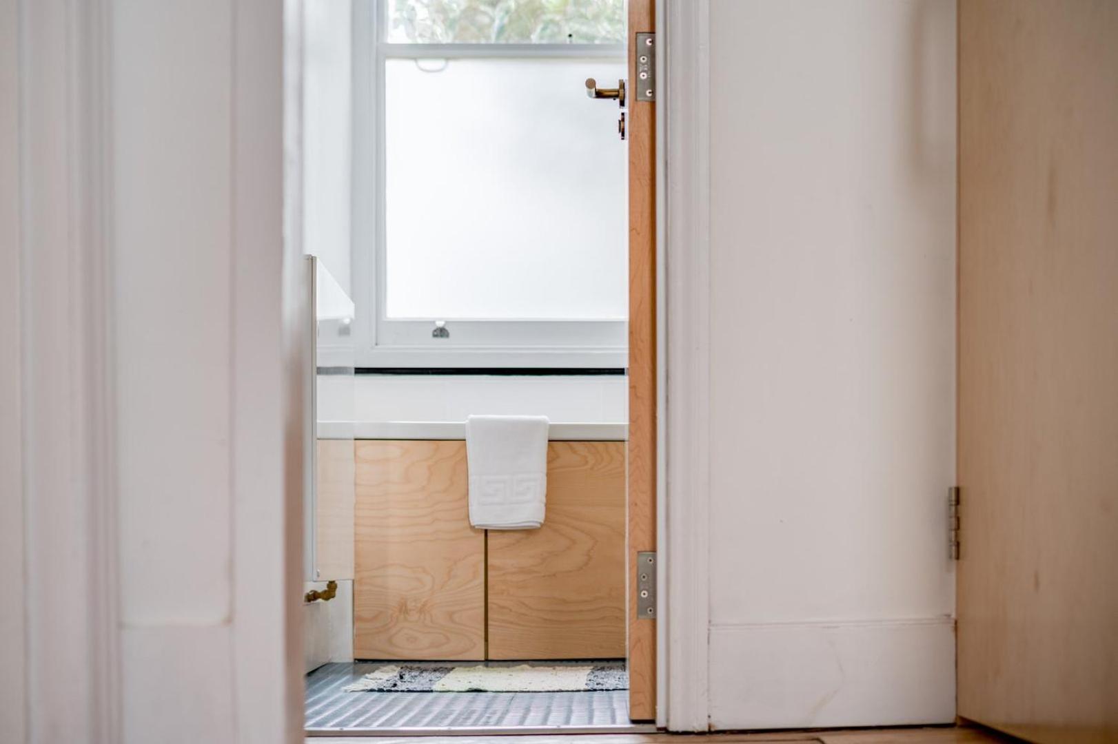 Bright Two Bedroom Near Vibrant Camden Town Сasa de vacaciones *