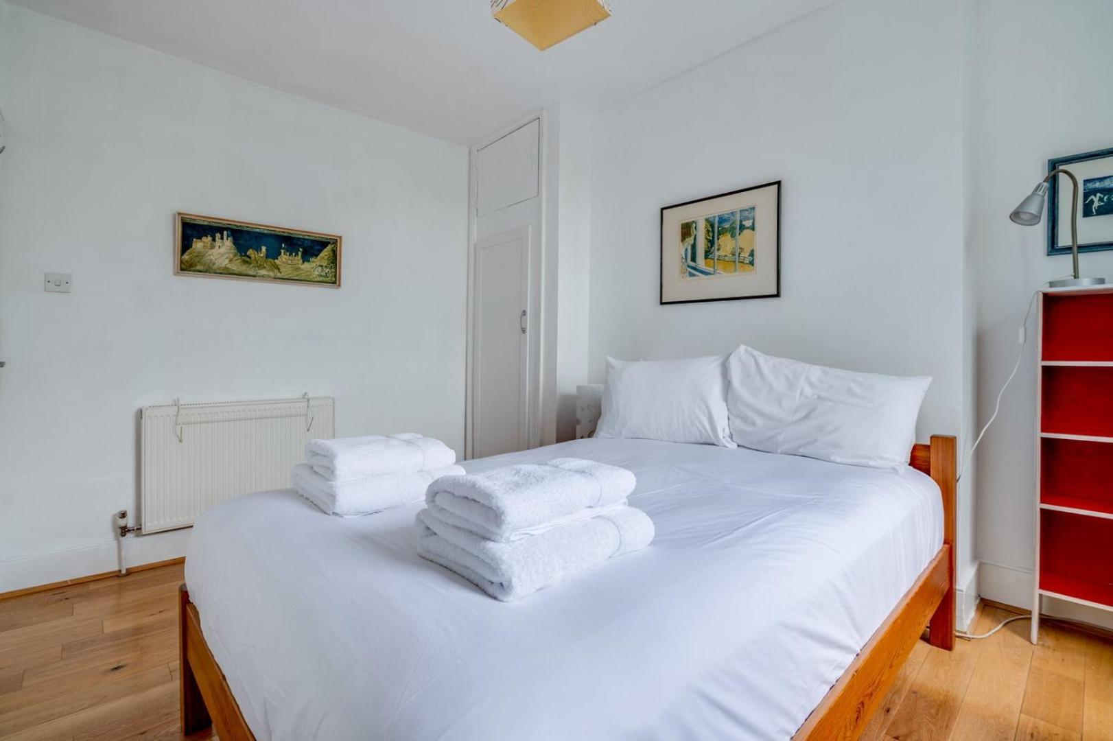 Bright Two Bedroom Near Vibrant Camden Town Casa de férias Londres
