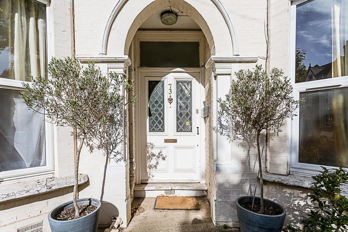 Charming Acton Dollhouse * London