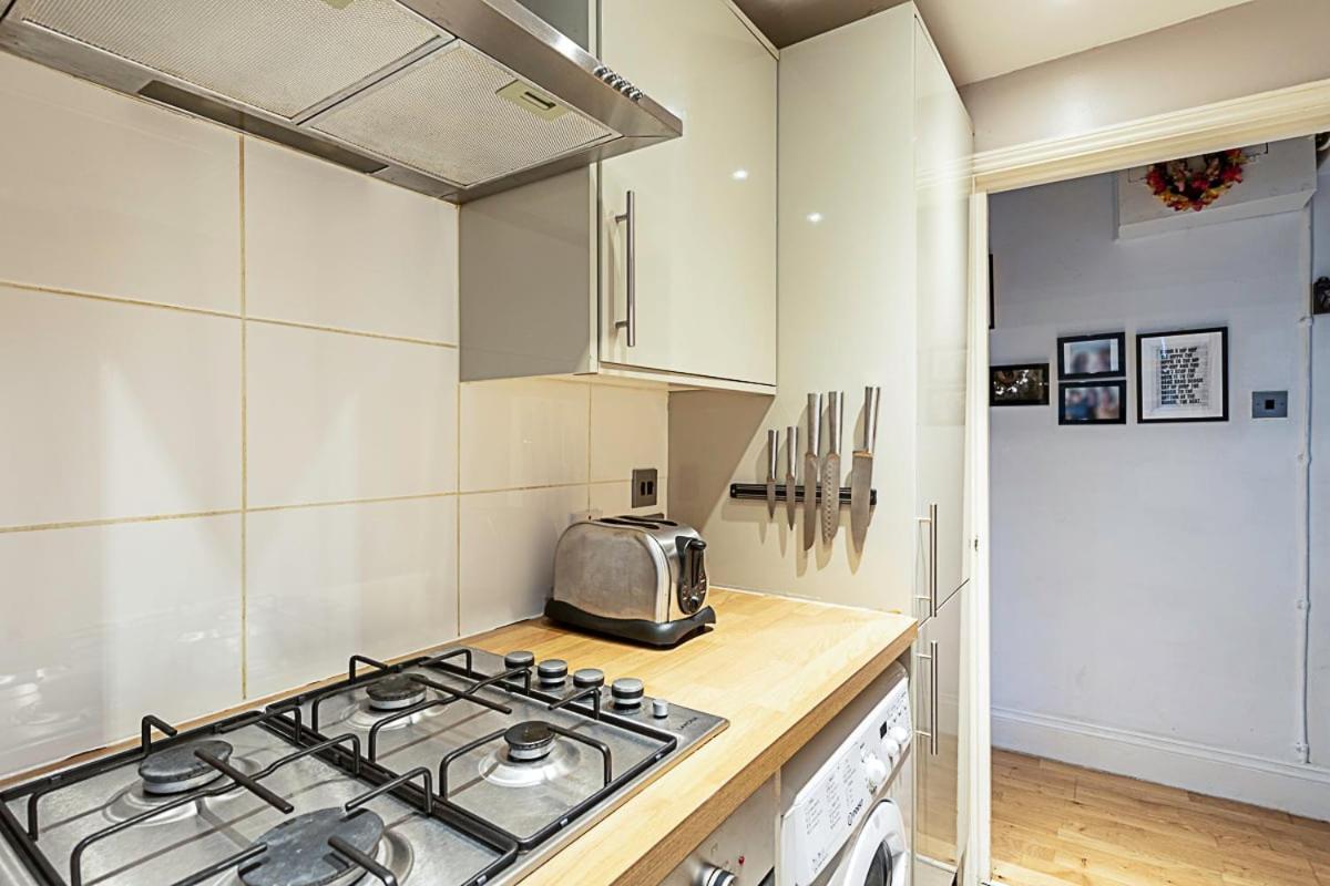 Apartment Charming Acton Dollhouse London