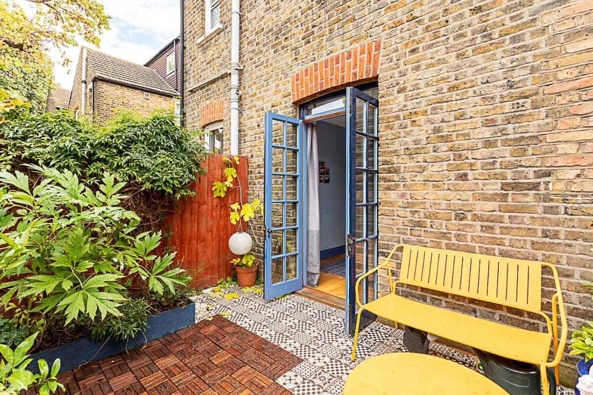 Charming Acton Dollhouse * London