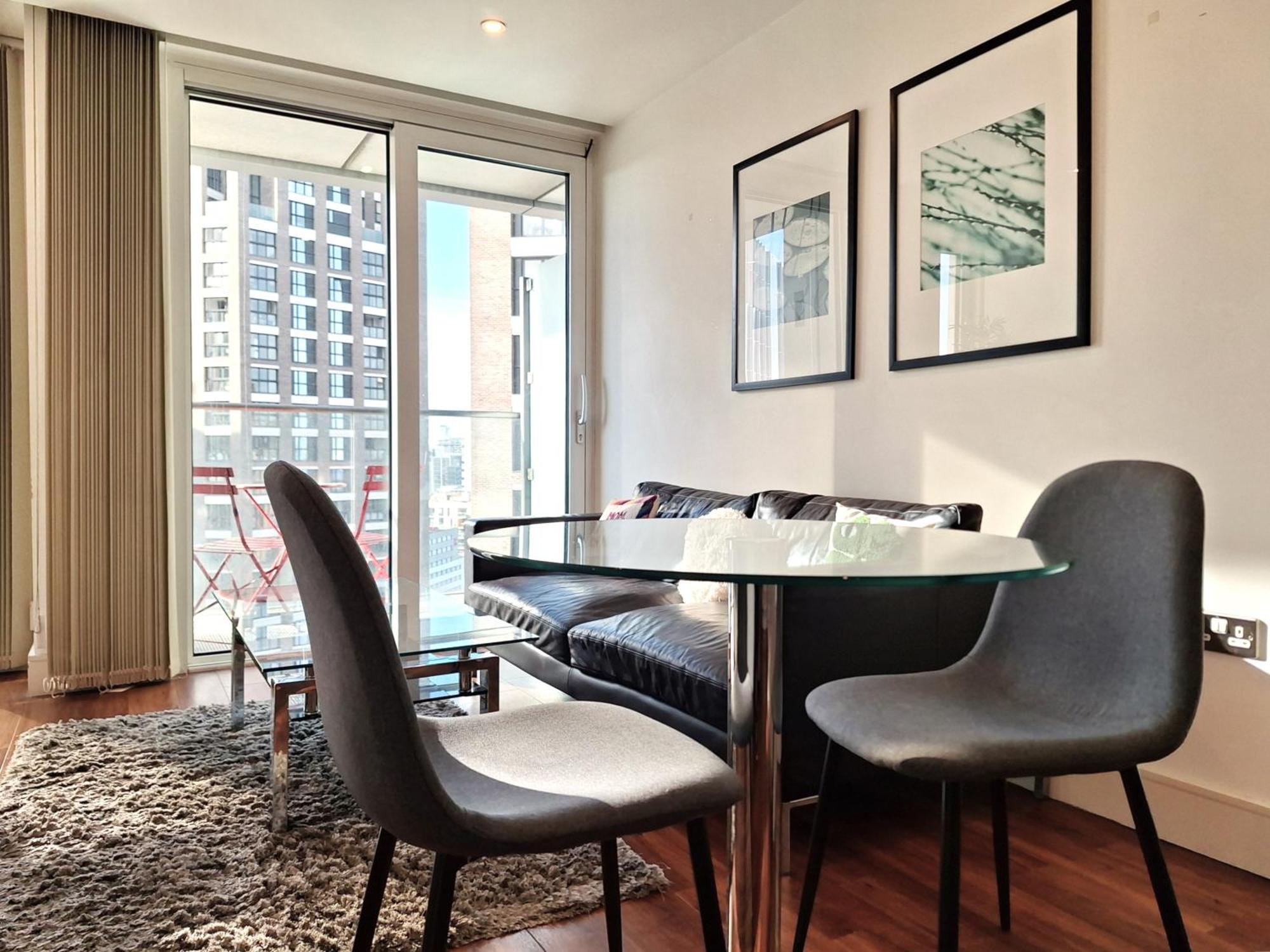 Apartment Still Life Aldgate Deluxe London