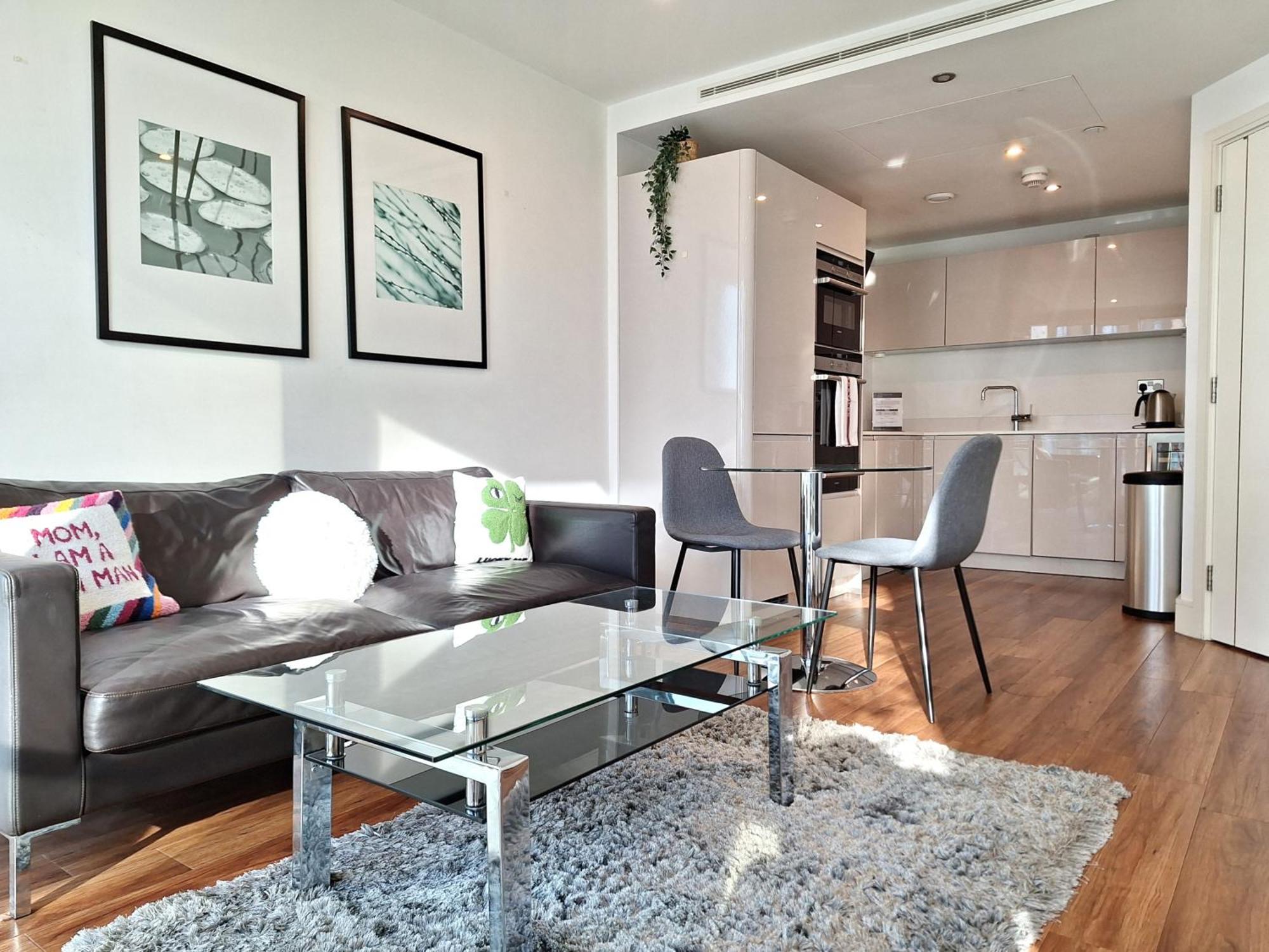 Still Life Aldgate Deluxe Apartment *