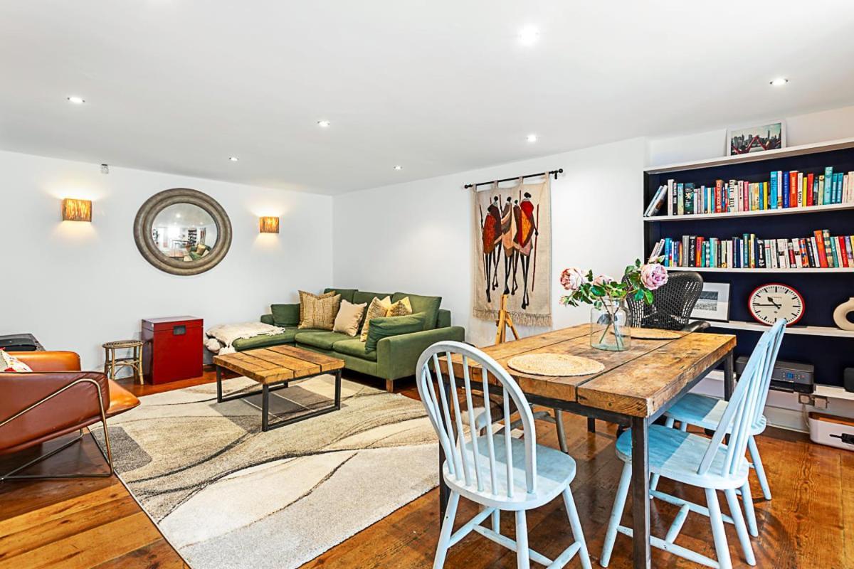 Style Three Bedroom House Apartamento