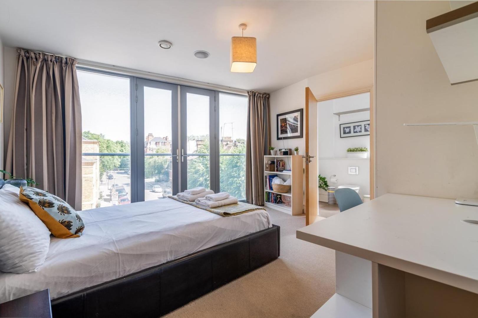 Bright & Spacious Battersea Flat Apartamento *
