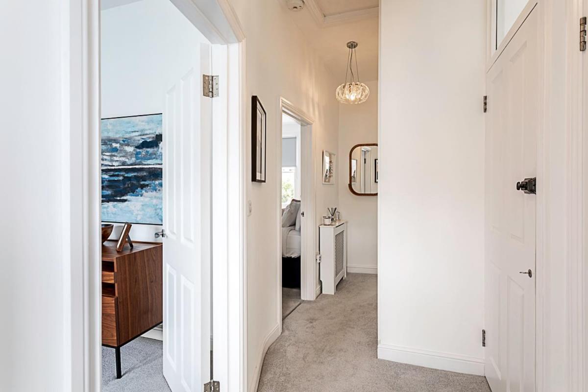 Chic 2-bed Flat In Leafy Clapham South *