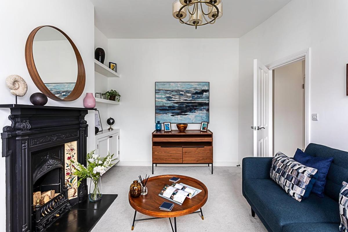 Chic 2-bed Flat In Leafy Clapham South Apartment London
