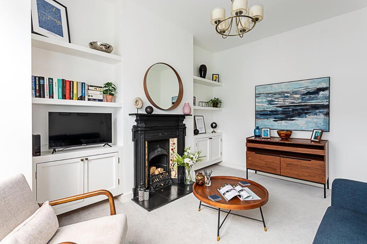 Chic 2-bed Flat In Leafy Clapham South *
