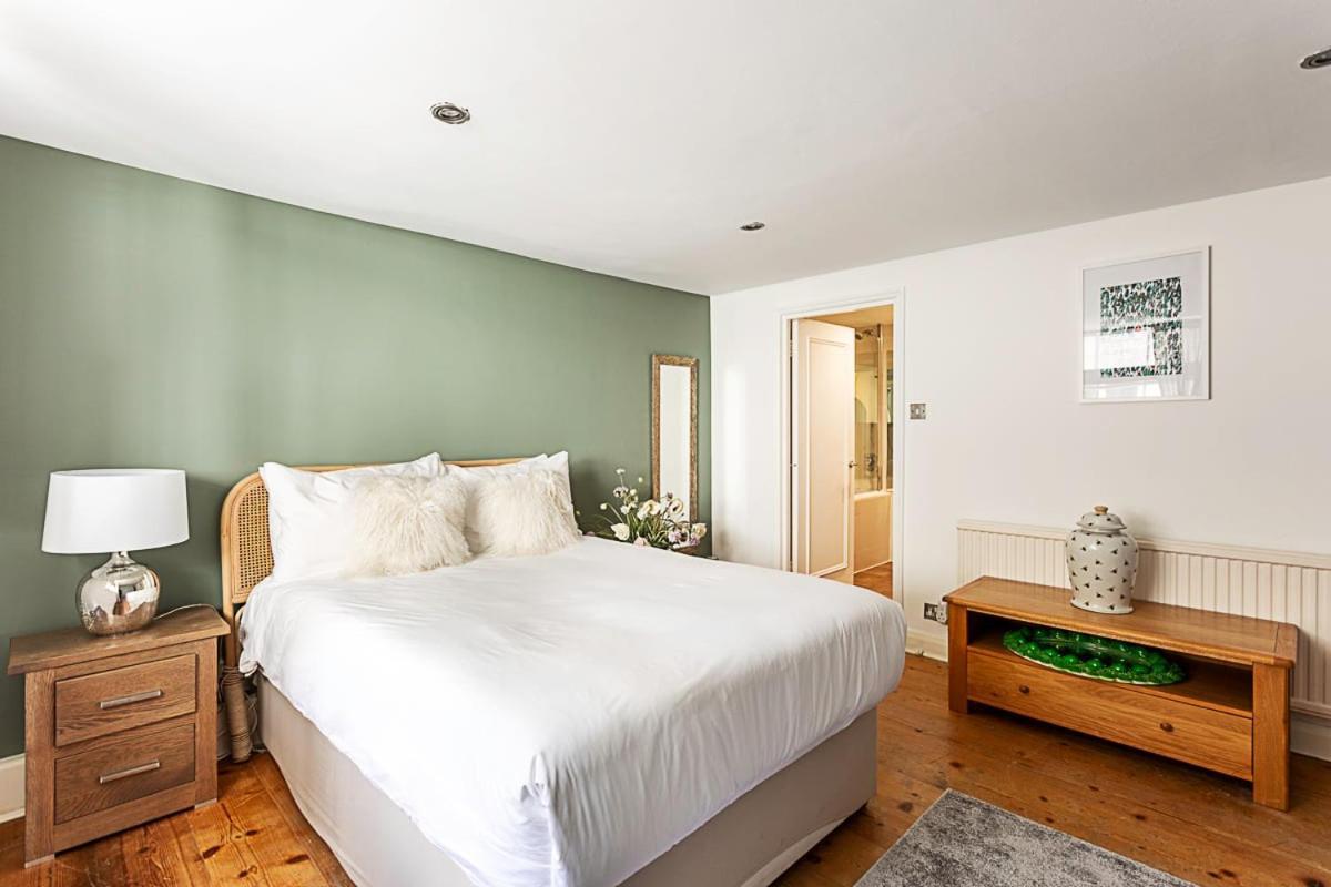 Apartment Style Three Bedroom House London