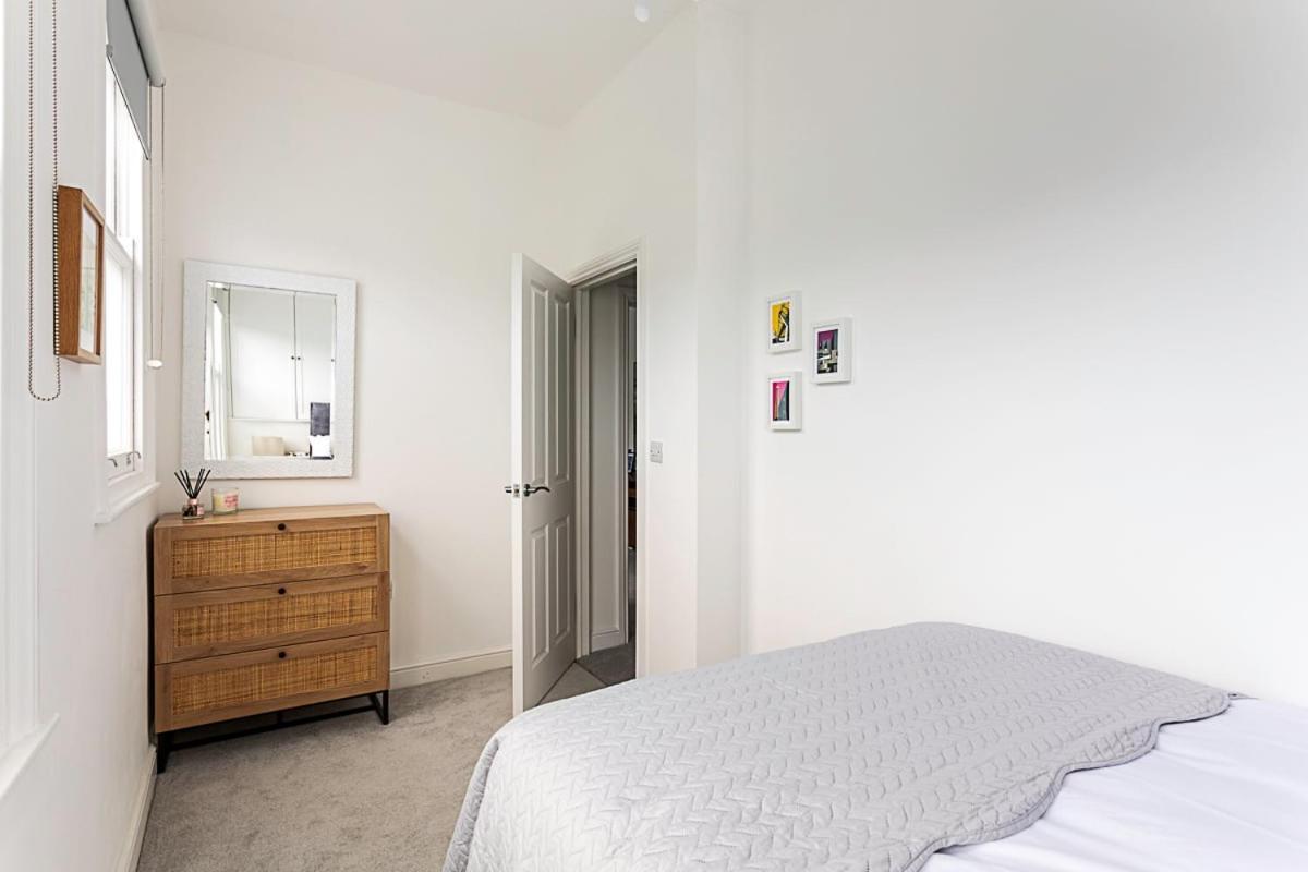 Chic 2-bed Flat In Leafy Clapham South London