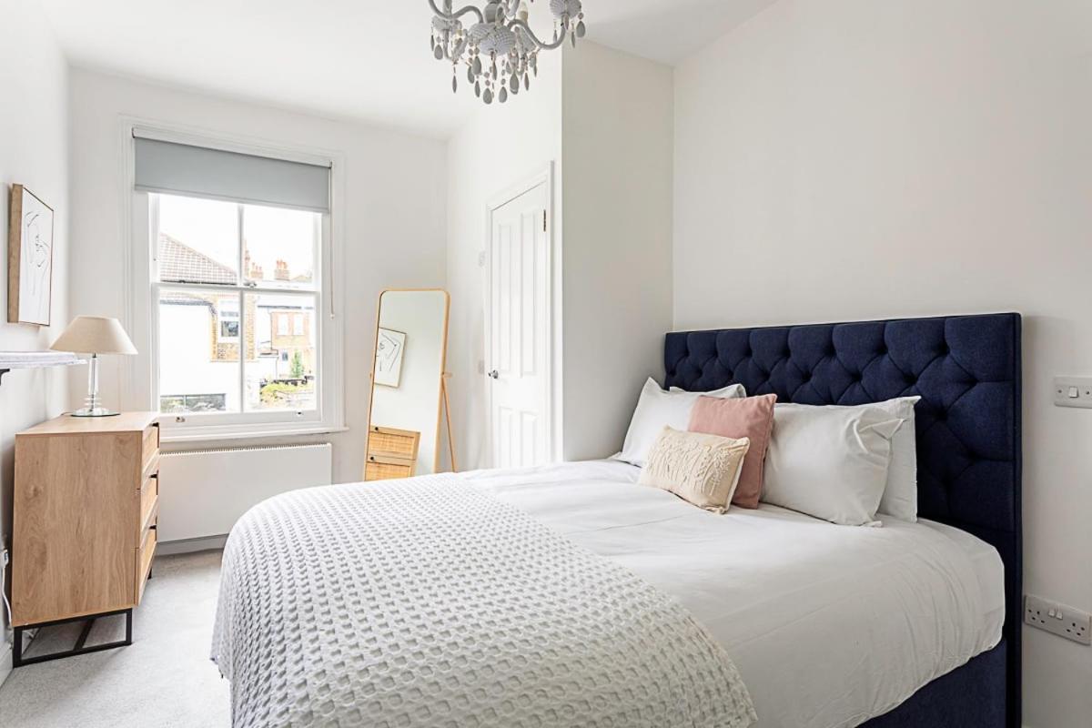 Chic 2-bed Flat In Leafy Clapham South Apartment London