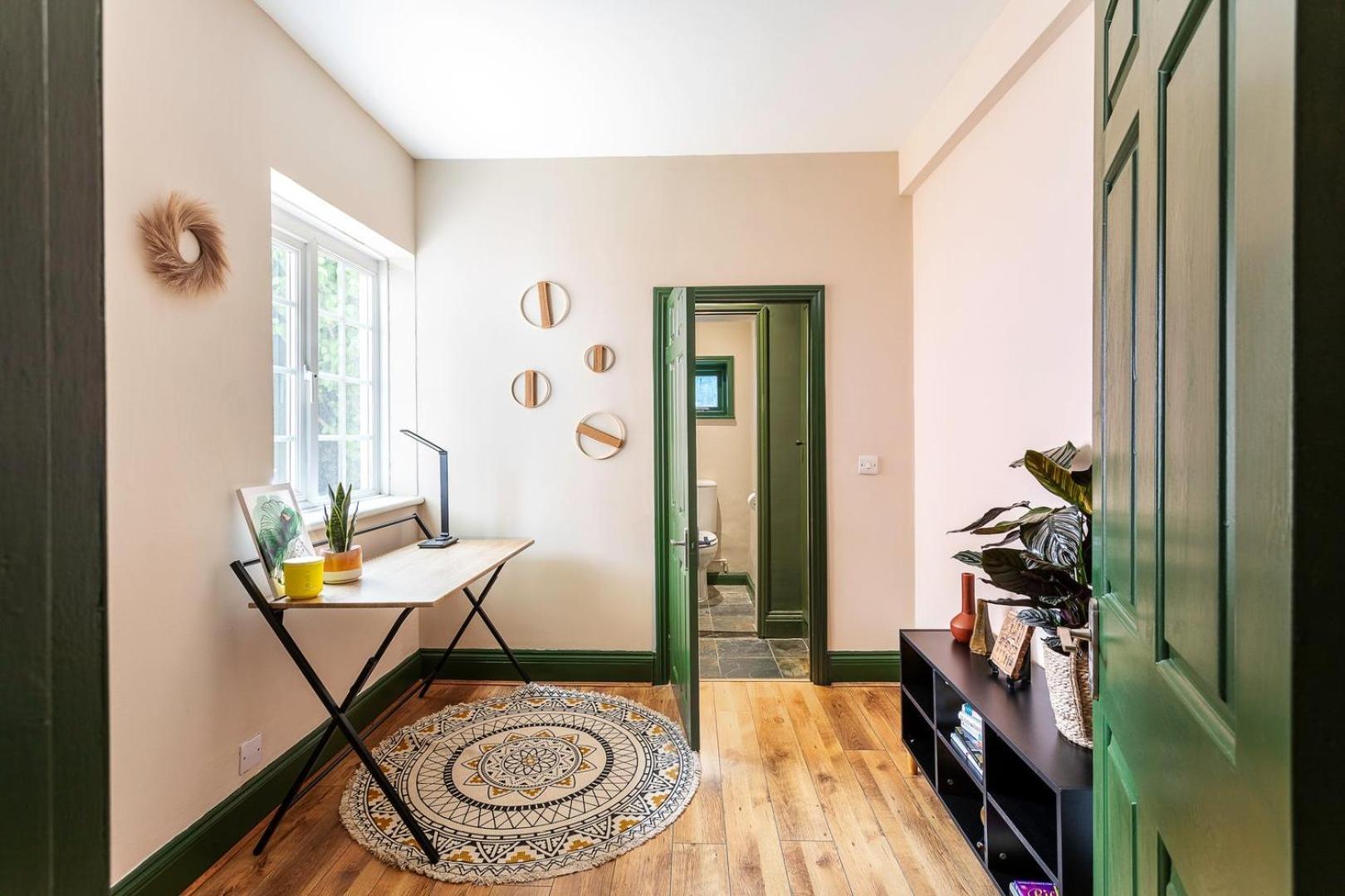 Chiswick Gem Stylish 1-bed Flat For Modern Living *