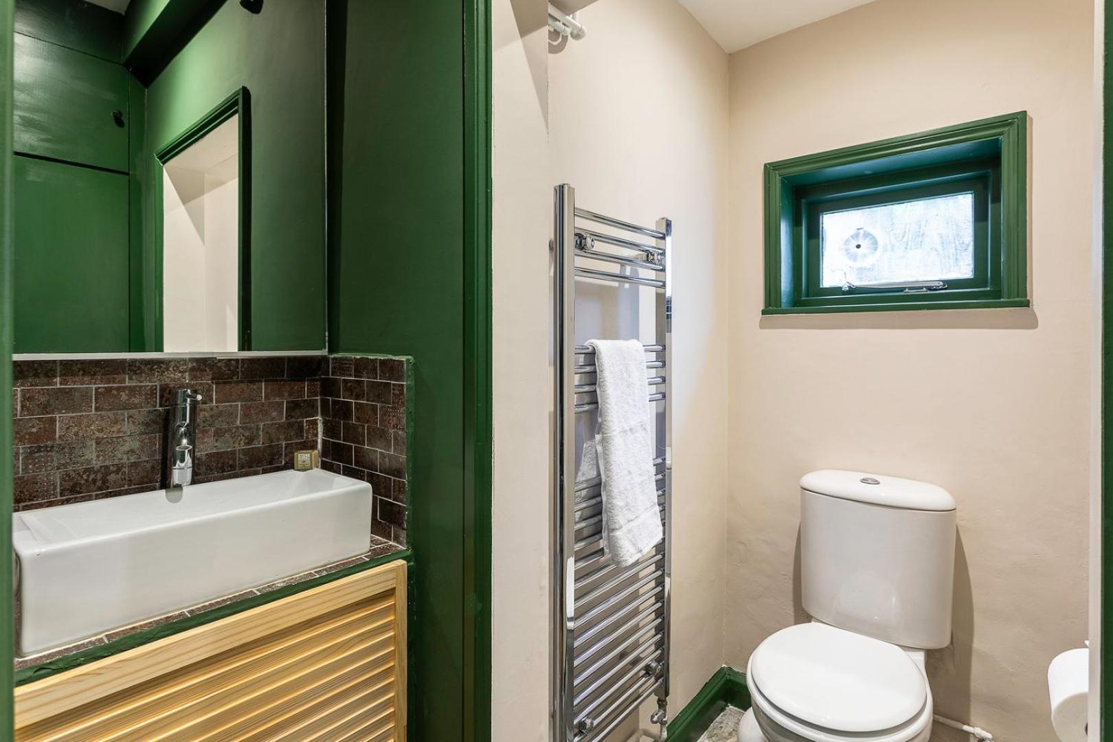Chiswick Gem Stylish 1-bed Flat For Modern Living Londres