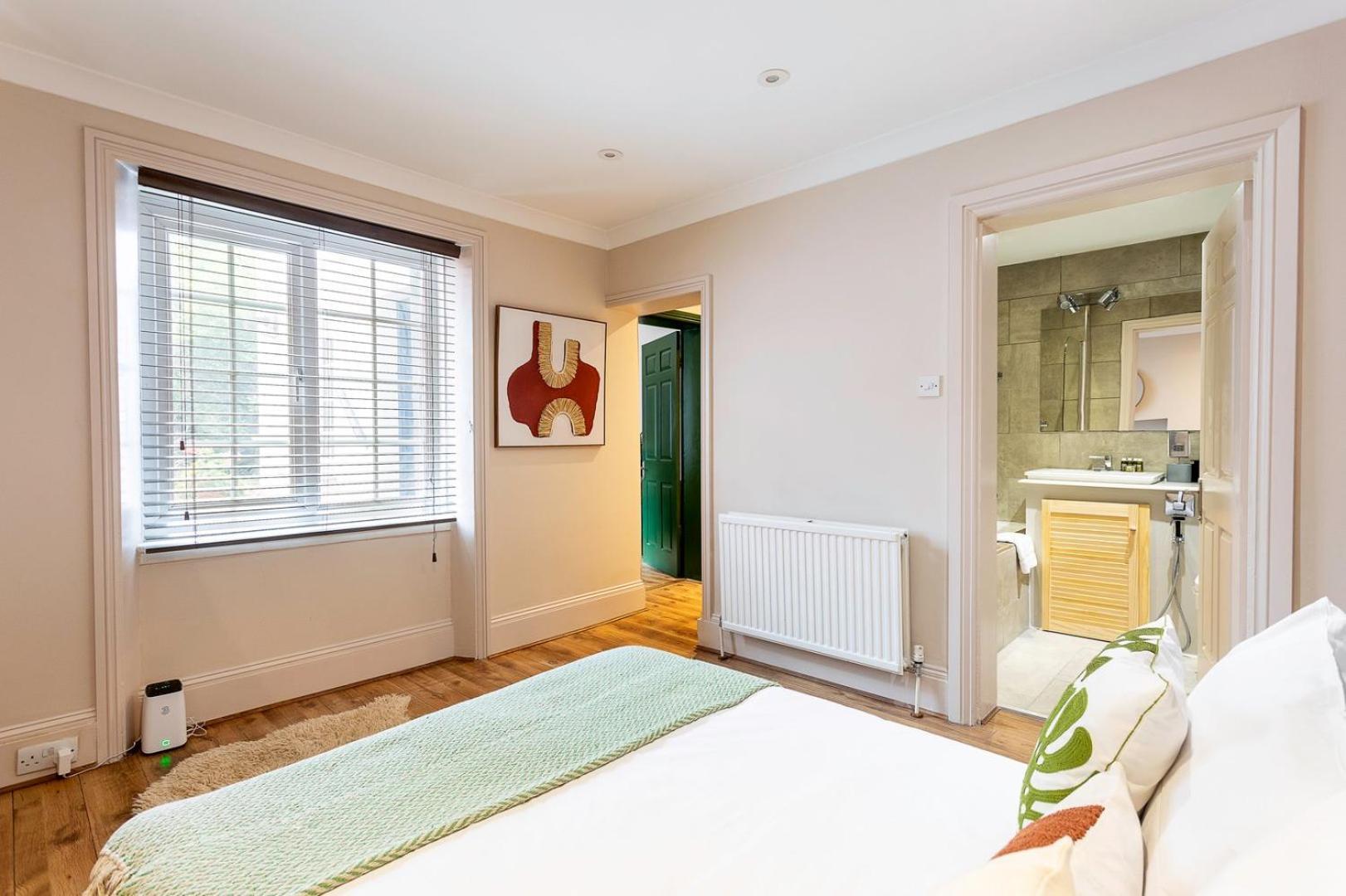 Chiswick Gem Stylish 1-bed Flat For Modern Living *