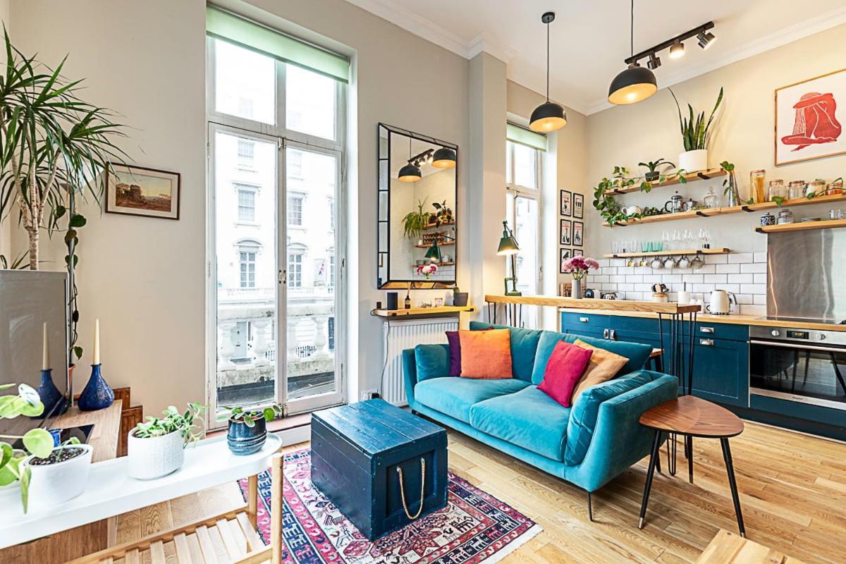 Apartment Beautiful Two Bedroom Abode Near Victoria