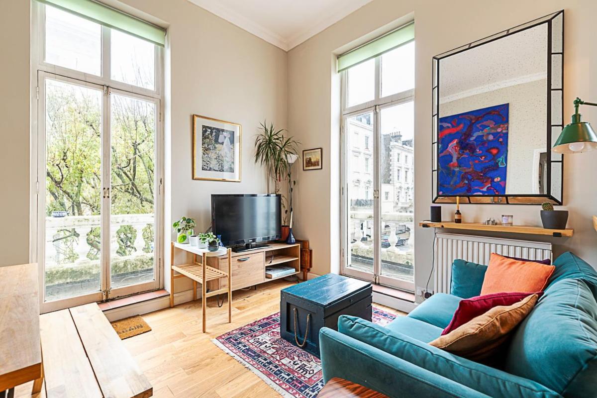 Beautiful Two Bedroom Abode Near Victoria Apartment London