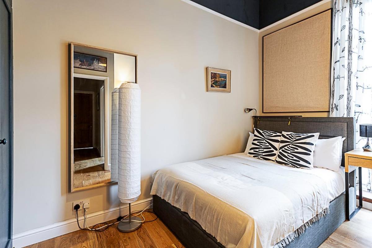 Apartment Beautiful Two Bedroom Abode Near Victoria