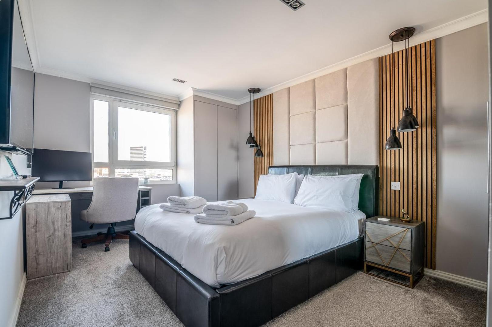 Canary Wharf Retreat With Free Secure Parking *